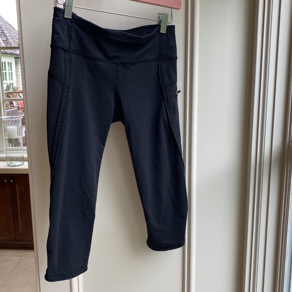 lululemon athletica Pants - Lululemon Cropped Pants - Size 6
